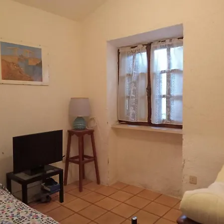 Captivating 2-bed In Latium Willa *